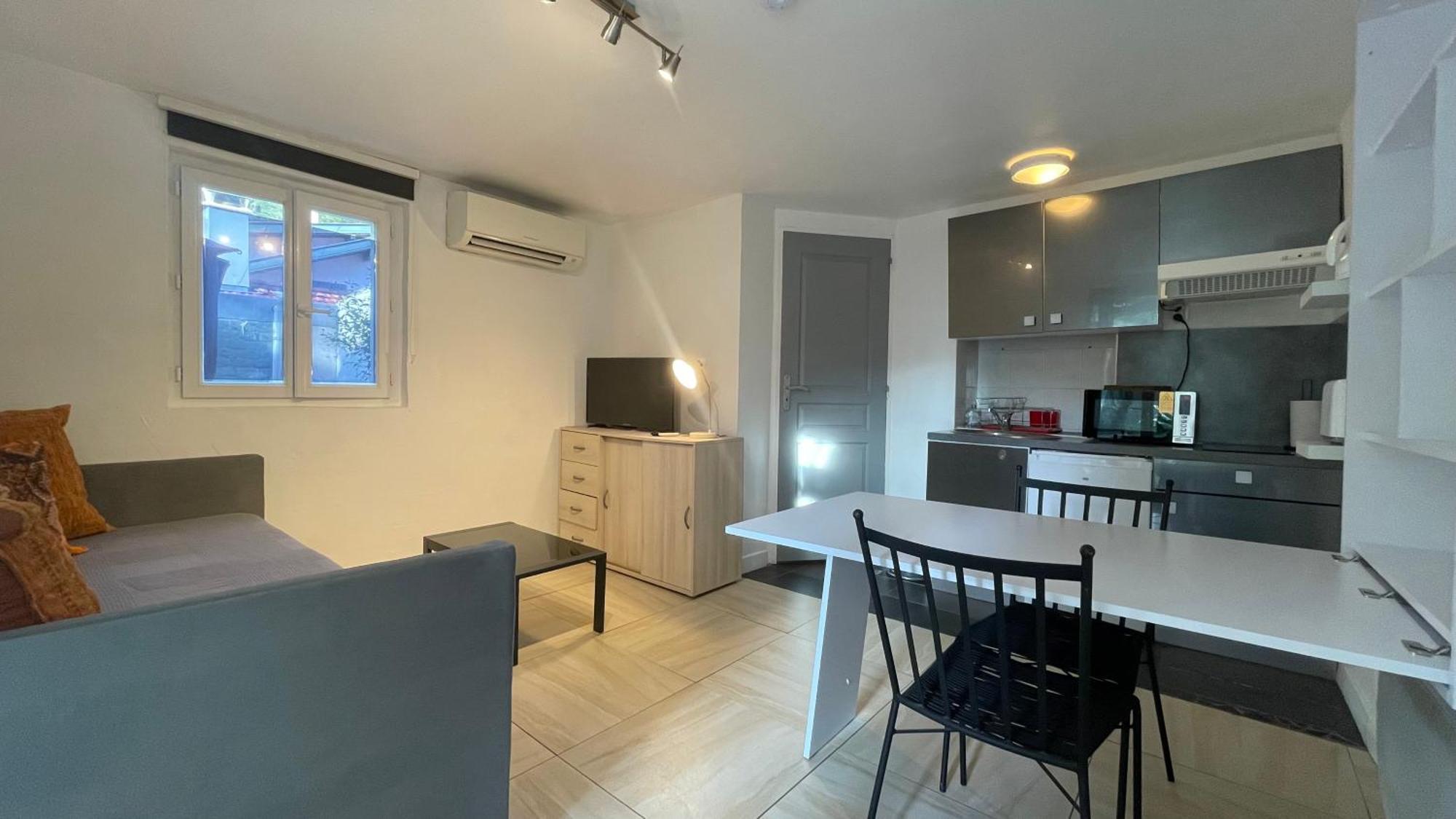 Le Doolies - Holiday Inn Биарриц Экстерьер фото